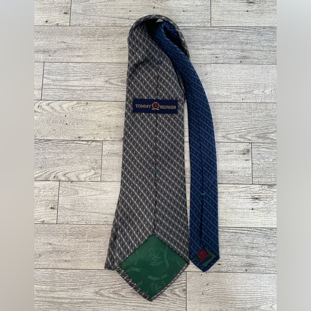 Tommy Hilfiger Mens Formal Necktie 57.5"‎ Long x 3.5" Wide Gray Silver Neck Tie - Picture 3 of 5